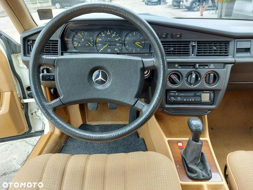 Mercedes-Benz W201 (190) - 18