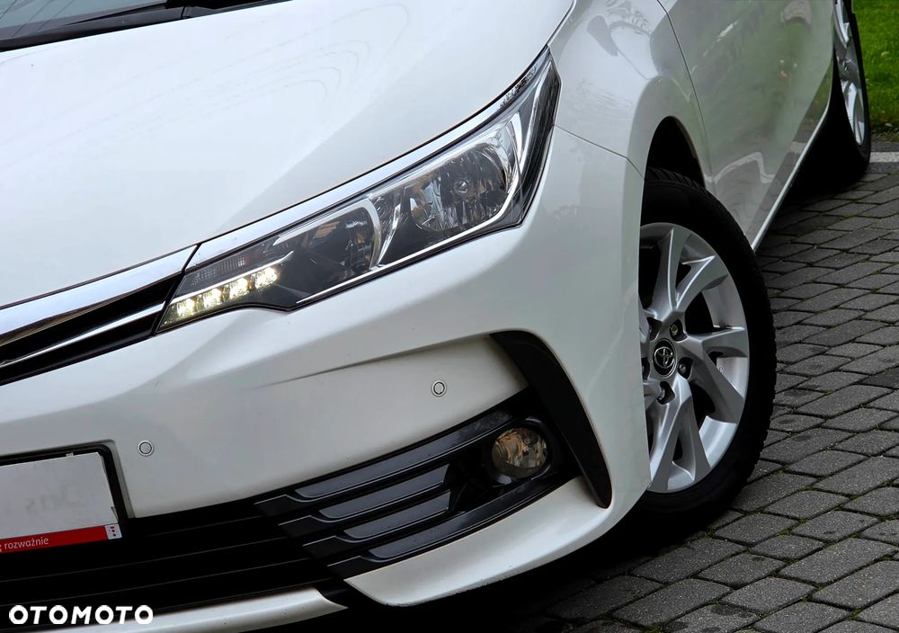 Toyota Corolla 1.6 Premium - 24