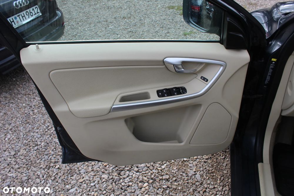 Volvo XC 60 2.4D AWD Summum - 26