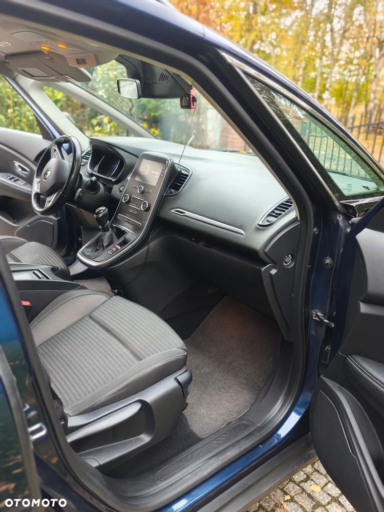Renault Grand Scenic - 24