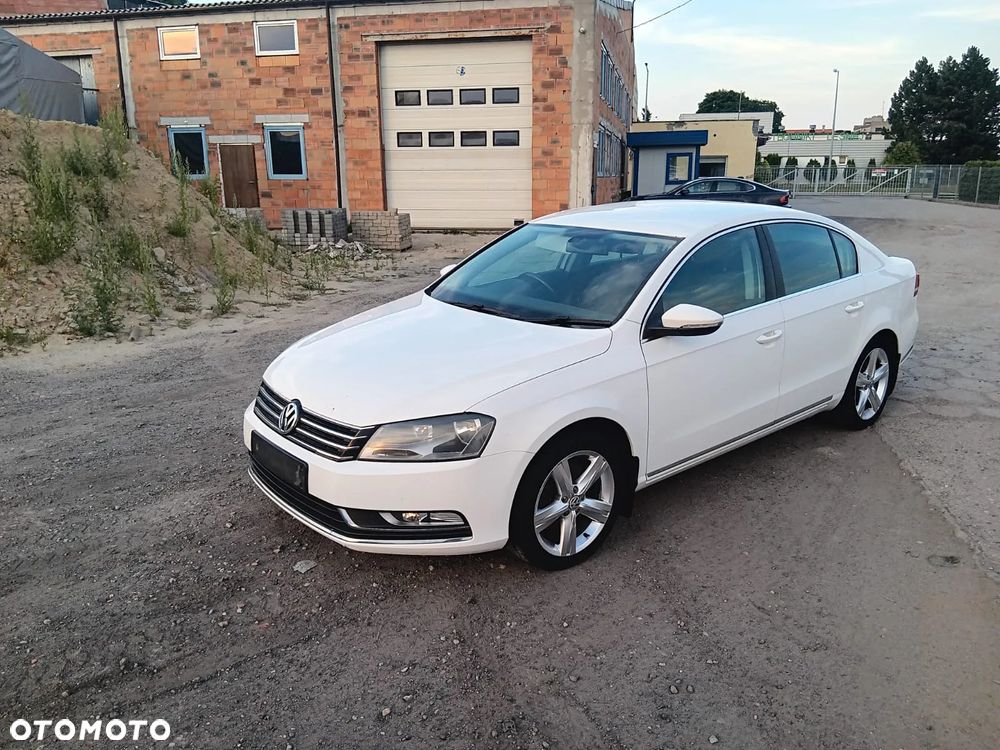 Volkswagen Passat - 1