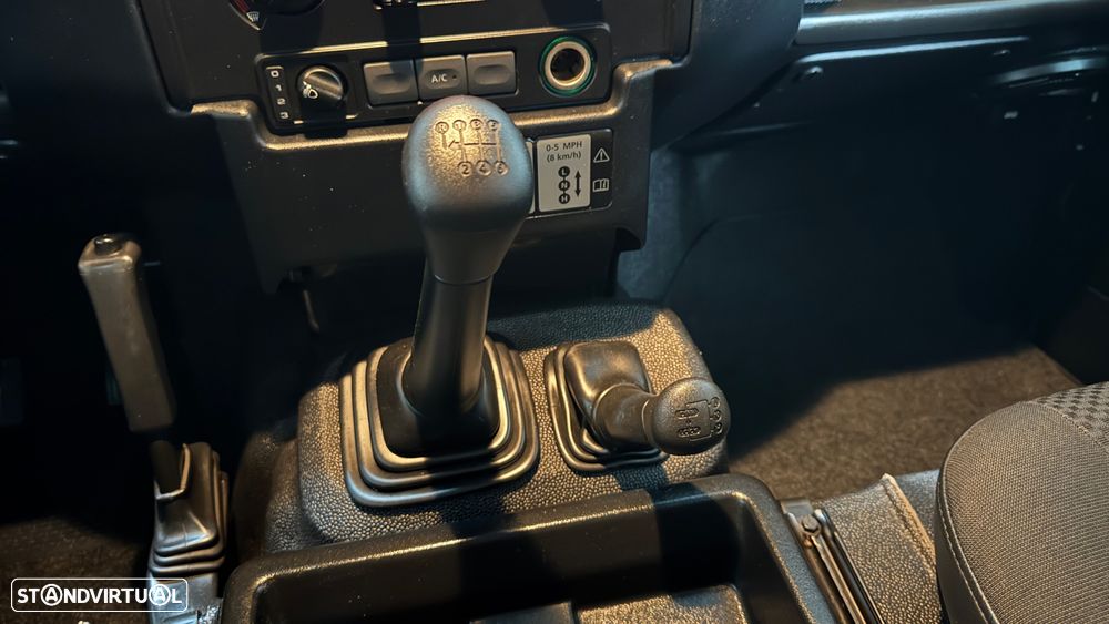 Land Rover Defender 110 DPF E - 18