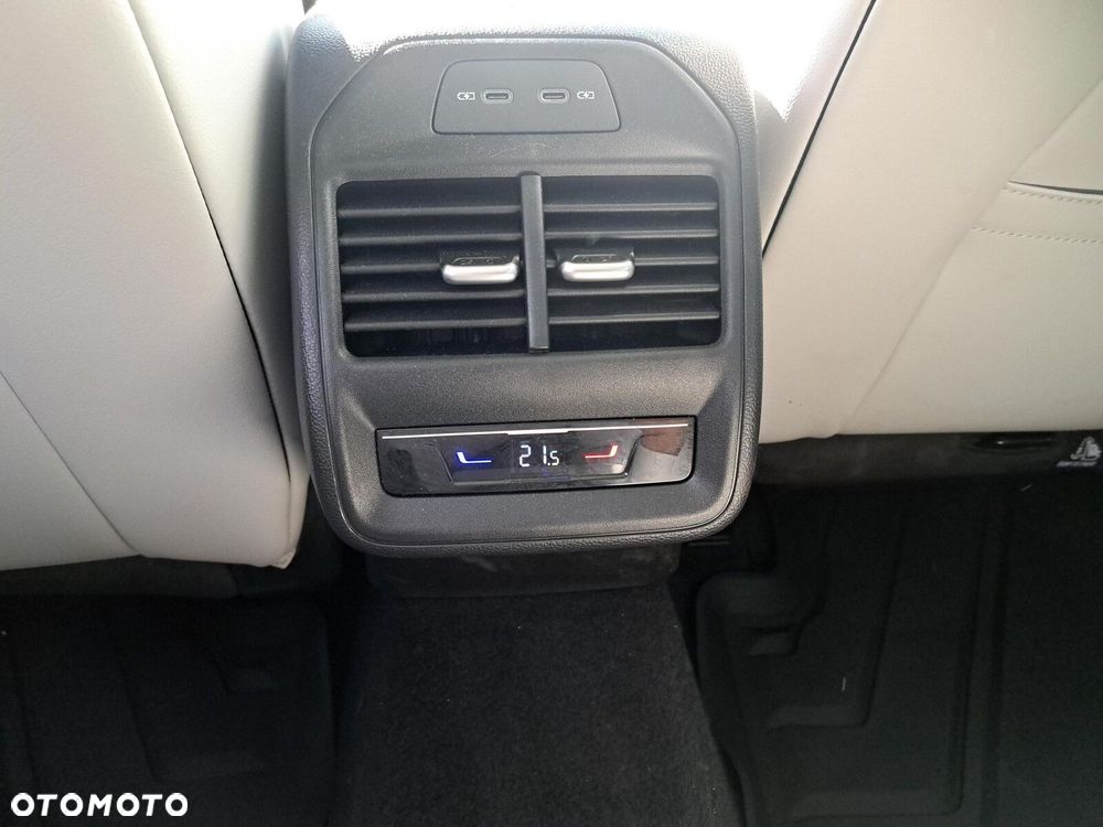 Volkswagen Passat - 32
