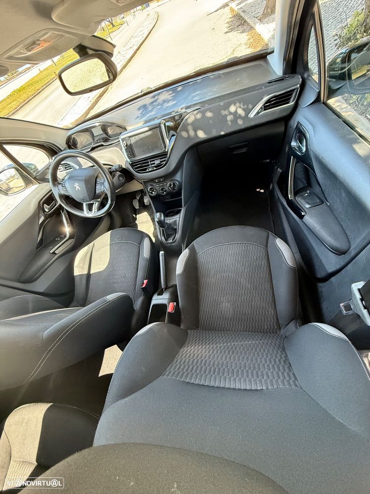 Peugeot 208 1.2 PureTech Style - 18