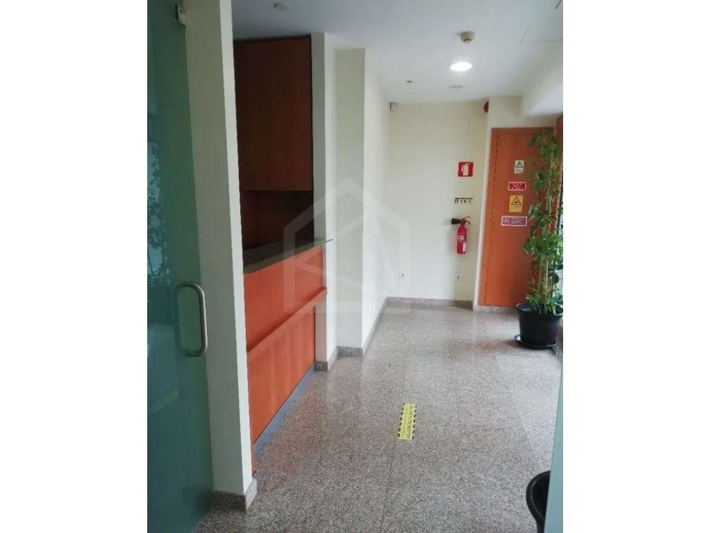 Loja em Lordelo do Ouro, Porto - Grande imagem: 3/14