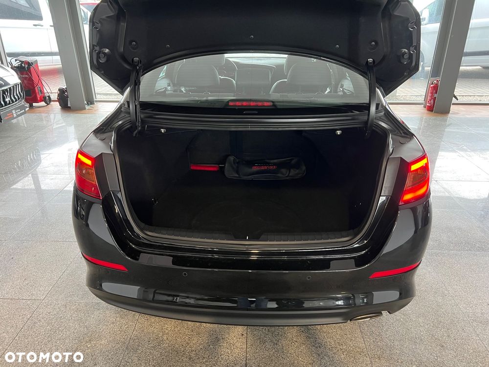 Kia Optima 2.0 L - 13