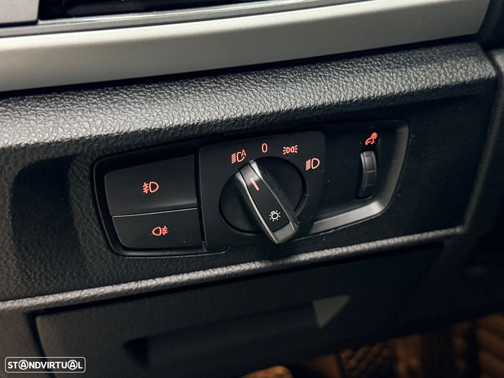 BMW 118 d Pack M - 19