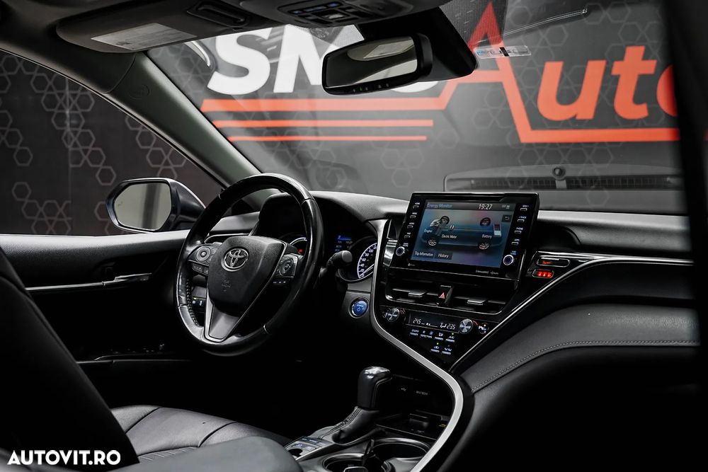 Toyota Camry Luxury - 14