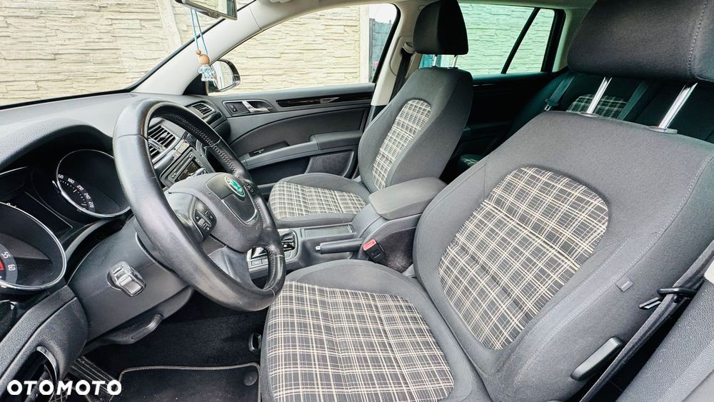 Skoda Superb 2.0 TDI DSG Exclusive - 23