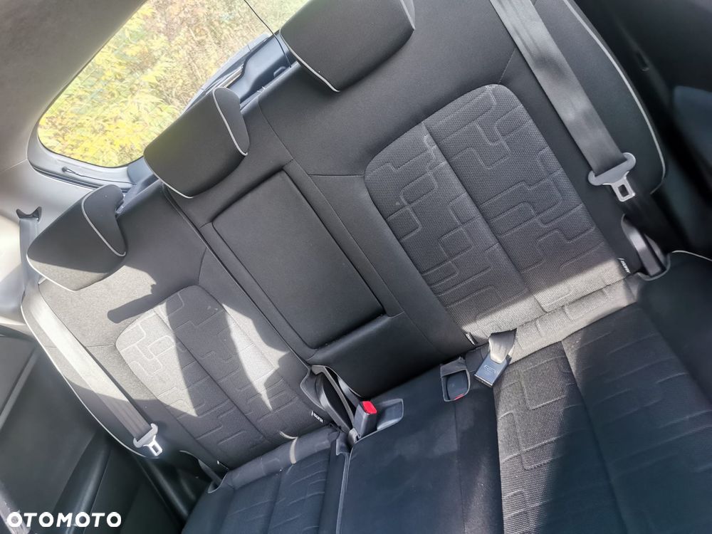 Kia Venga - 7