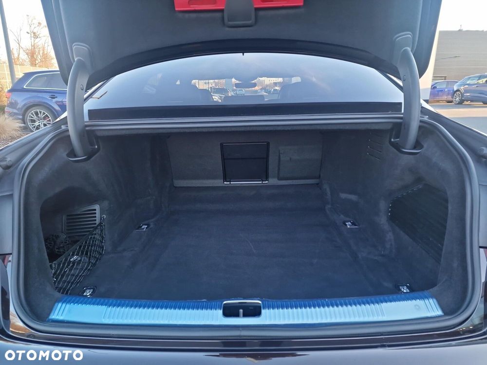 Audi S8 - 28