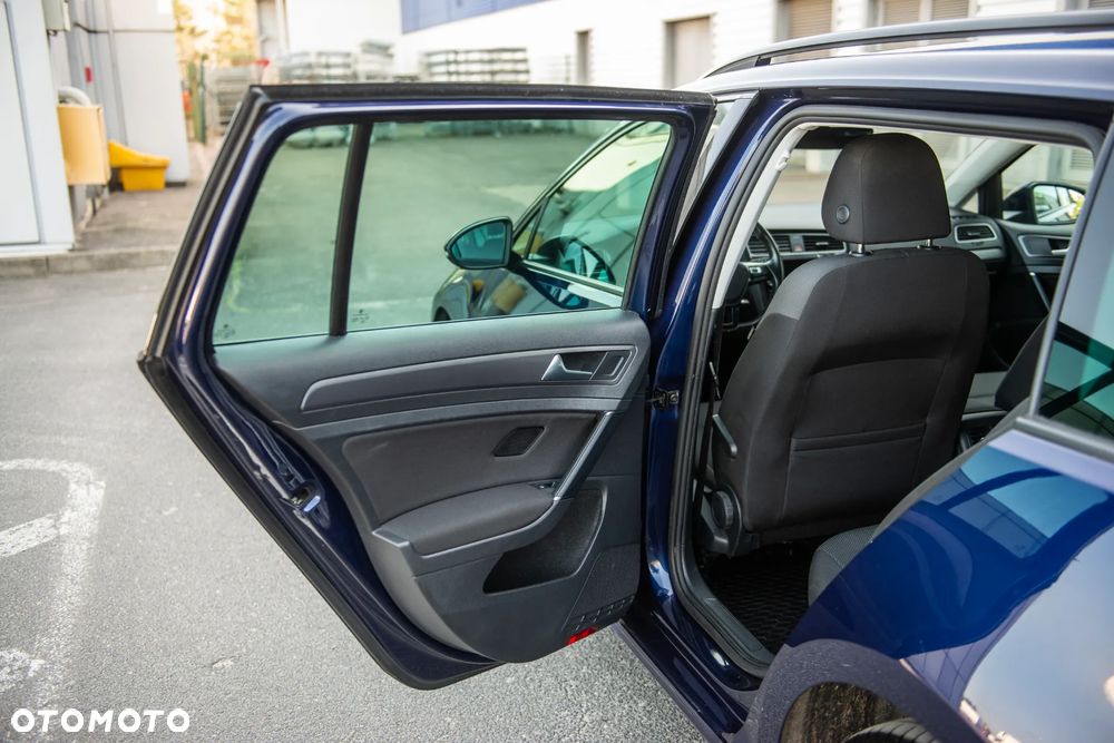 Volkswagen Golf - 11