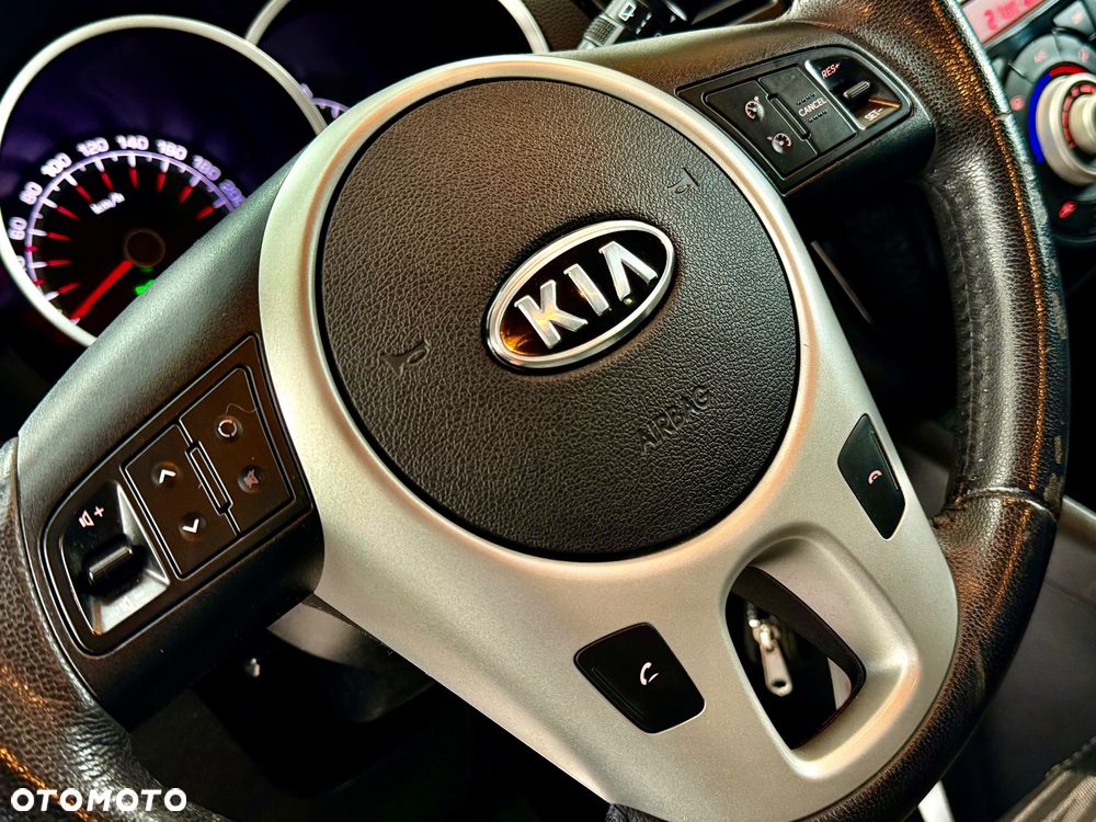 Kia Venga - 11