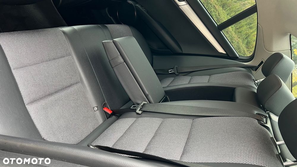 Mercedes-Benz Klasa C 180 T CGI Automatik BlueEFFICIENCY Avantgarde - 12