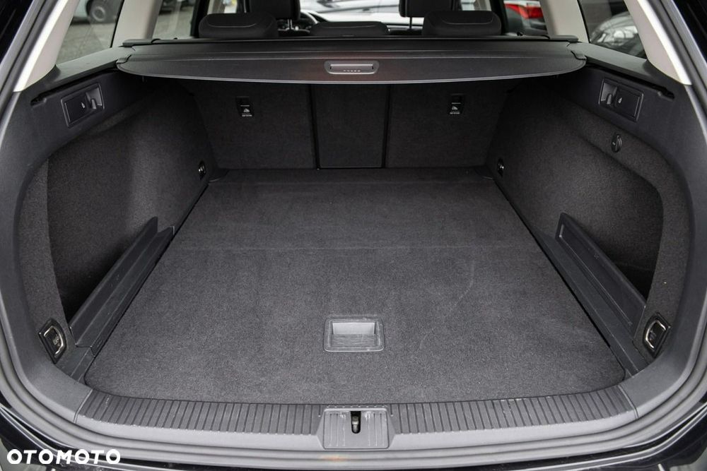 Volkswagen Passat - 32