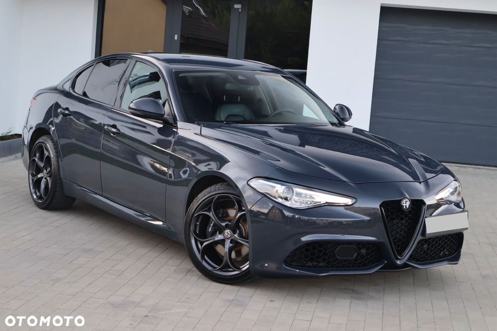 Alfa Romeo Giulia 2.0 Turbo 16V AT8-Q4 Veloce Ti - 1