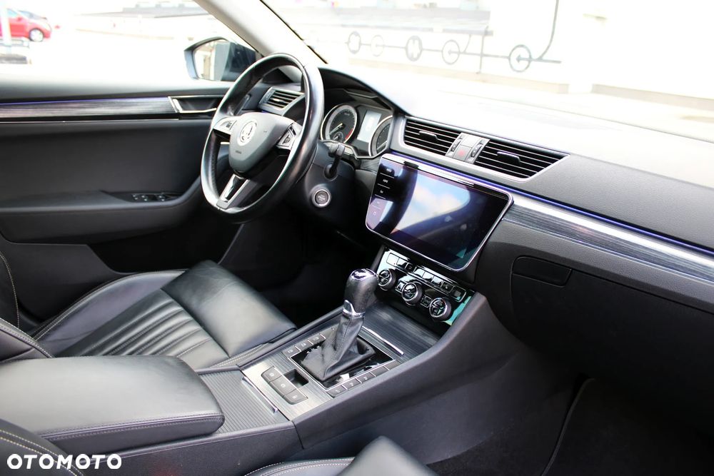 Skoda Superb 2.0 TDI 4x4 Style DSG - 25