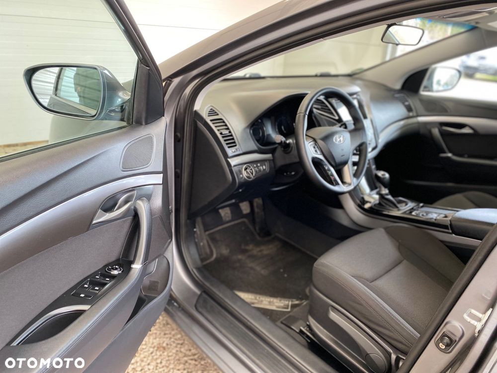 Hyundai i40 Kombi blue 1.6 Trend - 7