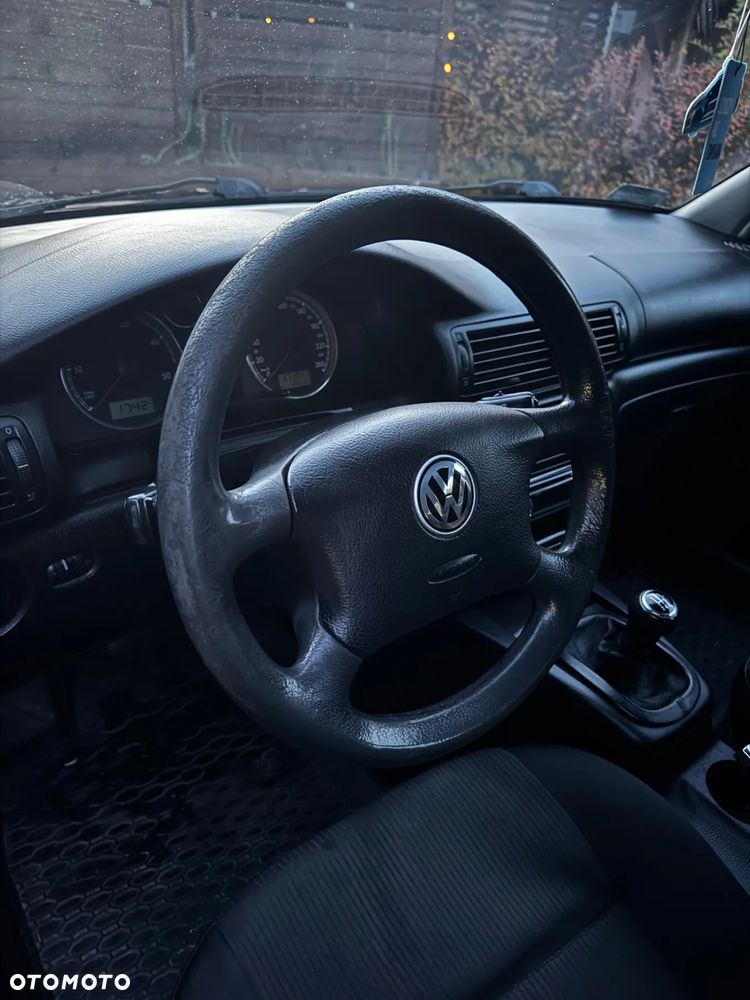 Volkswagen Passat 1.9 TDI Basis - 8