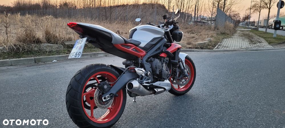 Triumph Street Triple - 9