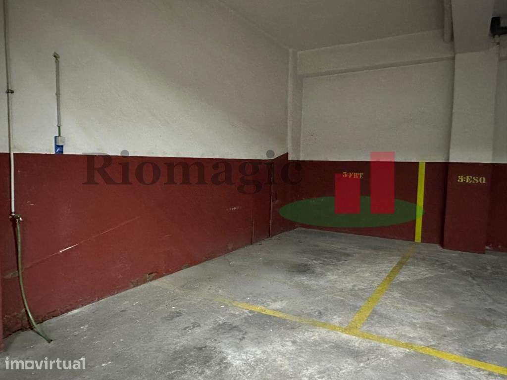 Lisboa Benfica - Estacionamento na Av. Gomes Pereira - Grande imagem: 2/6