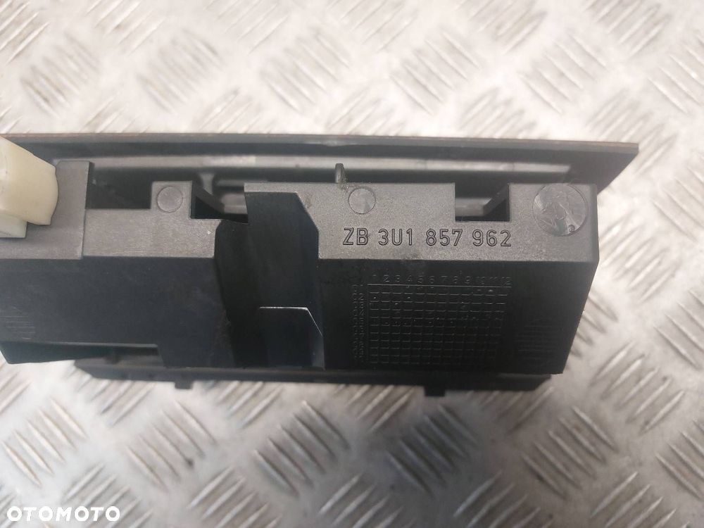 POPIELNICZKA SKODA SUPERB I 3U1857962 - 3