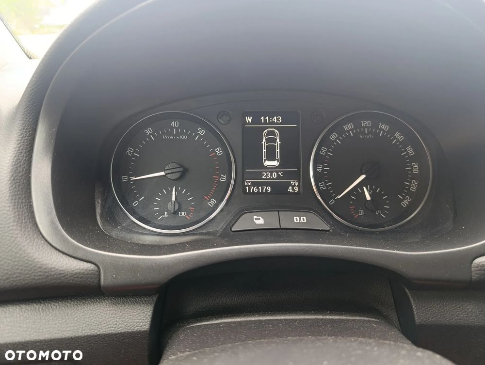Skoda Fabia 1.2 HTP Ambiente - 19