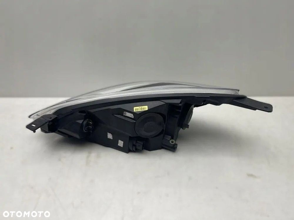 LAMPA PRZÓD REFLEKTOR PRAWY FORD FIESTA MK8 17- H1BB-13W029-AE - 2