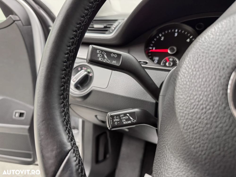 Volkswagen Passat 2.0 TDI BlueMotion Technology DSG Comfortline - 24