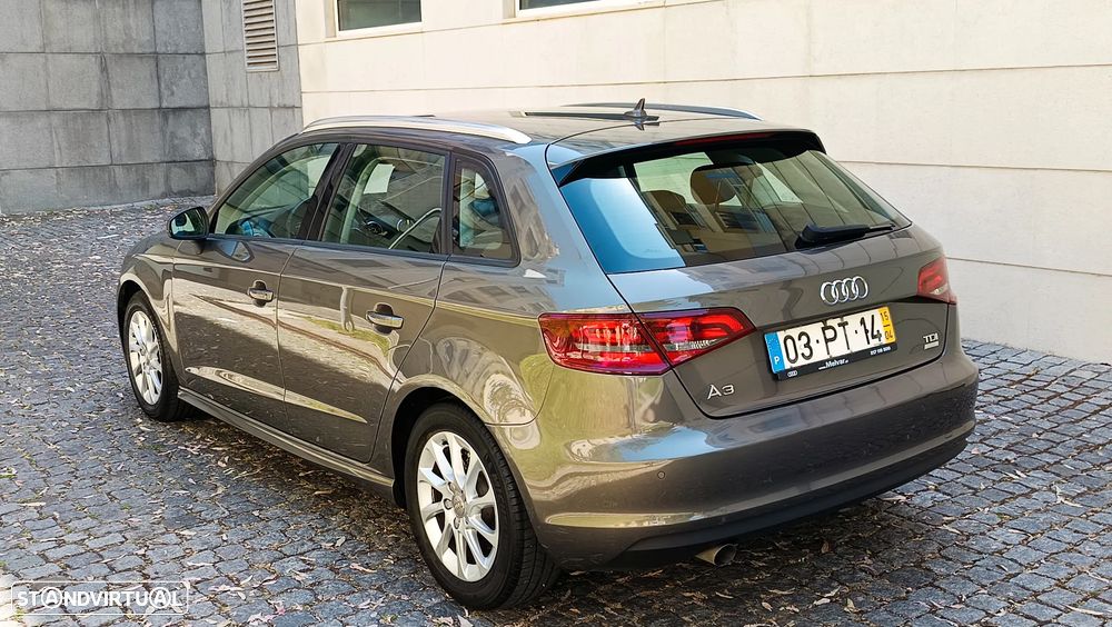 Audi A3 Sportback 1.6 TDI B.Line Attraction Ultra - 4