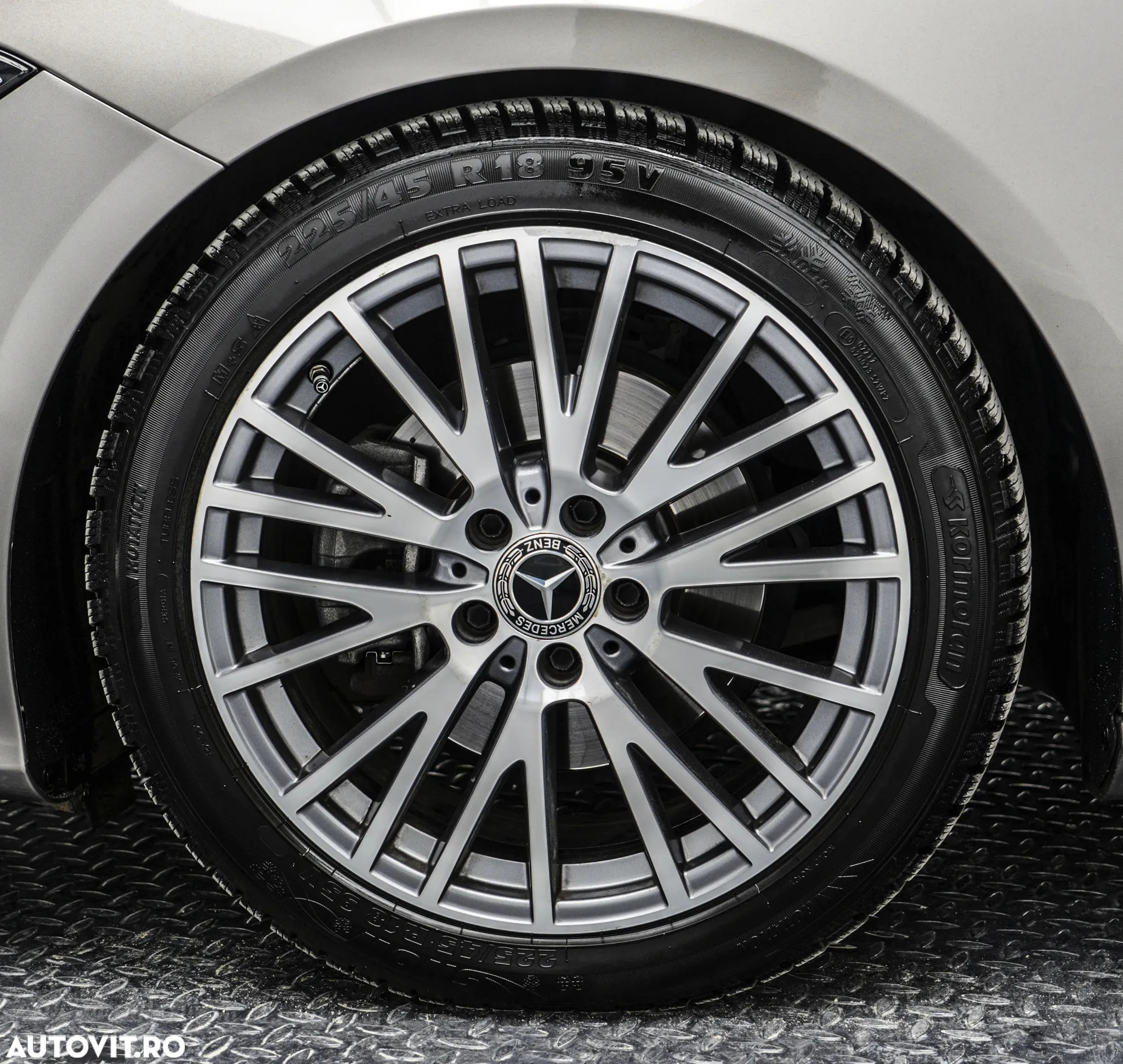 Mercedes-Benz CLA - 32