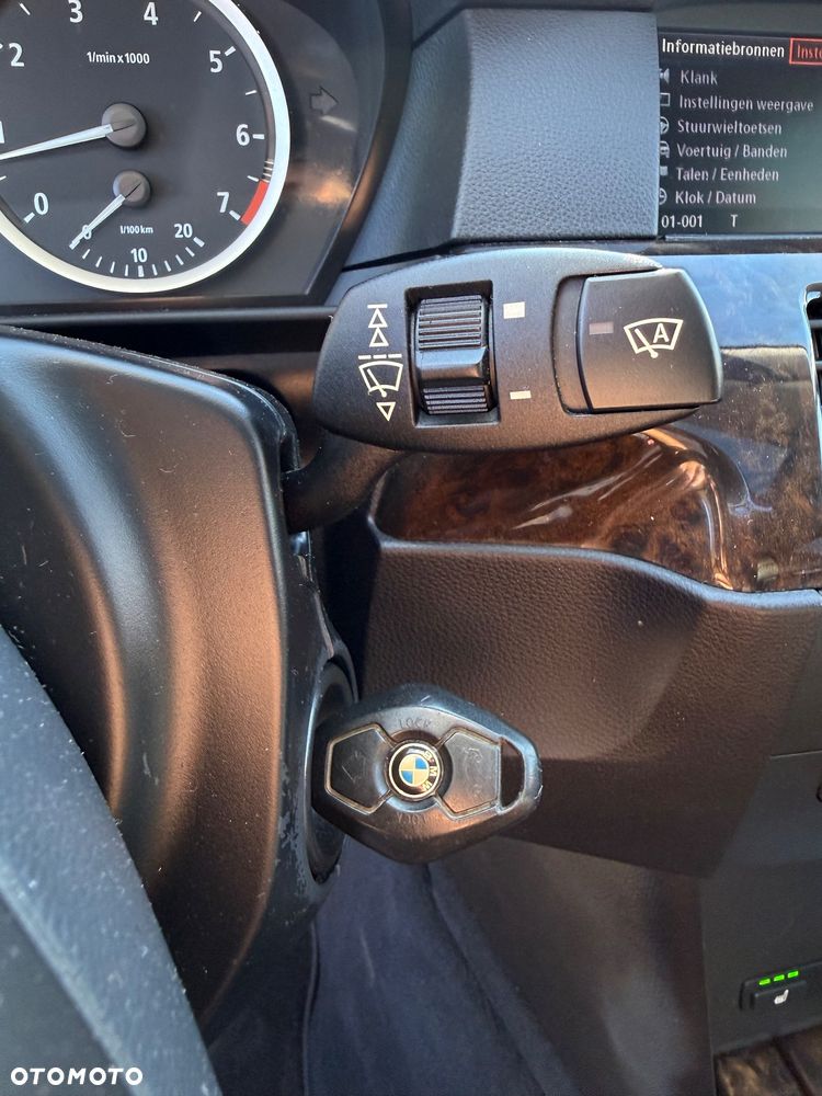 BMW Seria 5 545i - 31