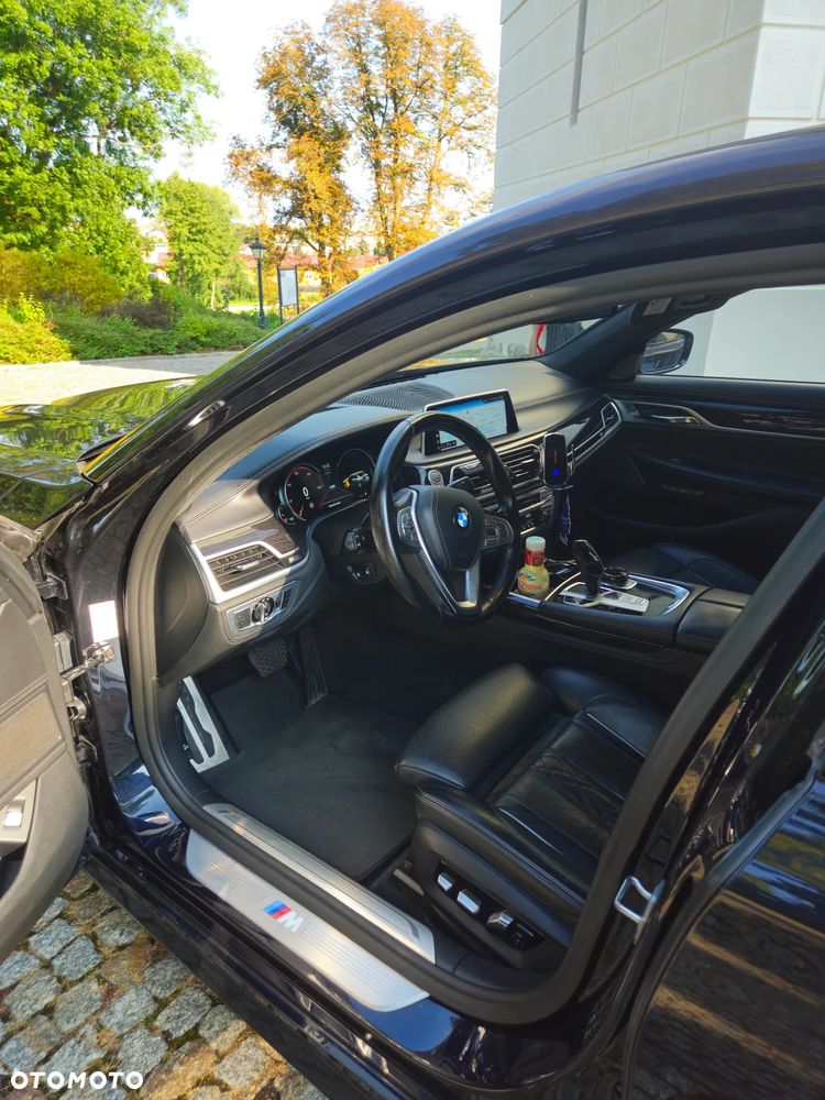 BMW Seria 7 750Li xDrive - 10