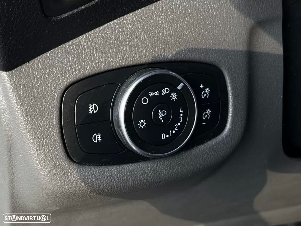 Ford transit connect 3 lugares - 25