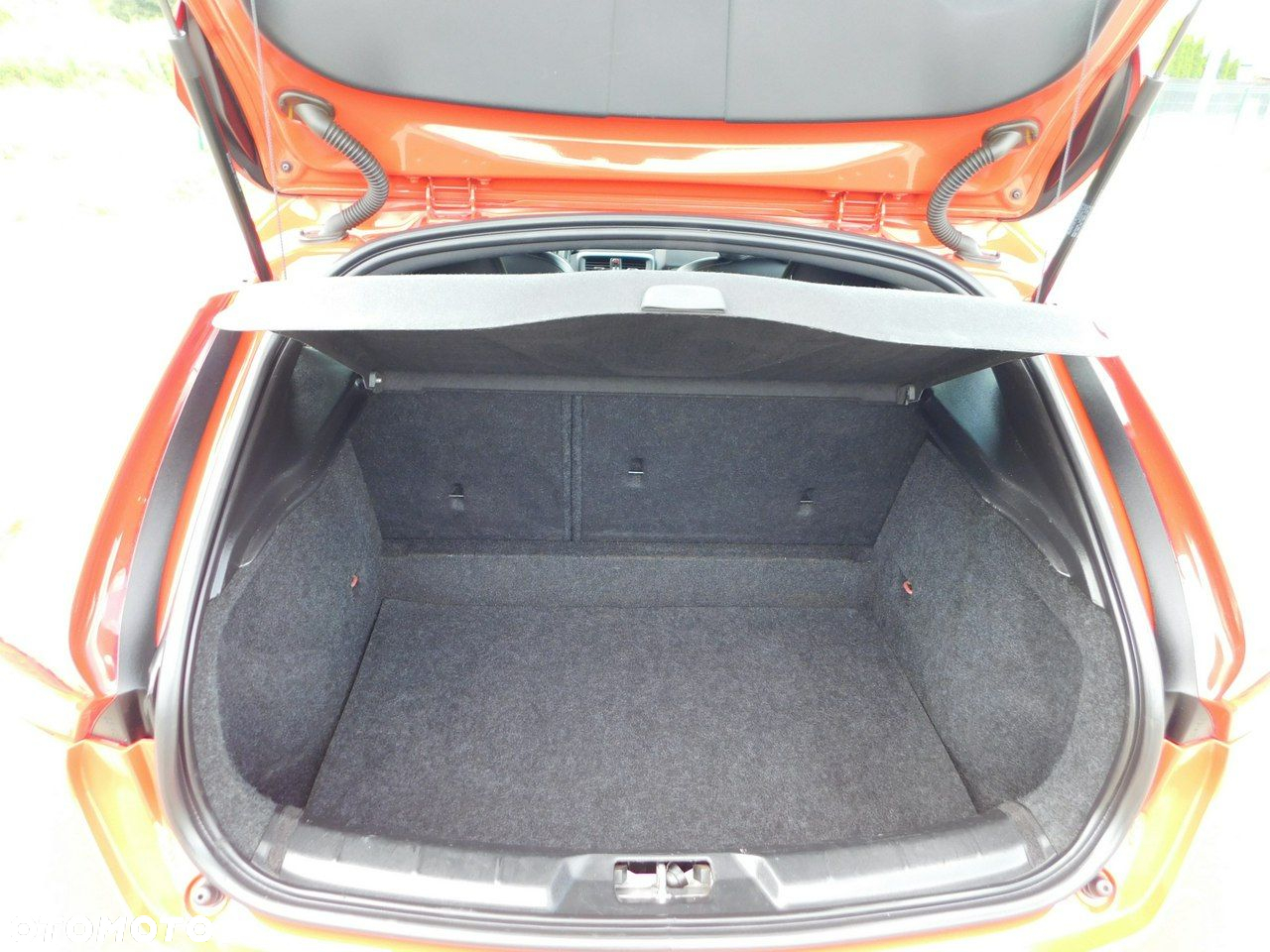 Volvo V40 T3 Drive-E R-Design Momentum - 22