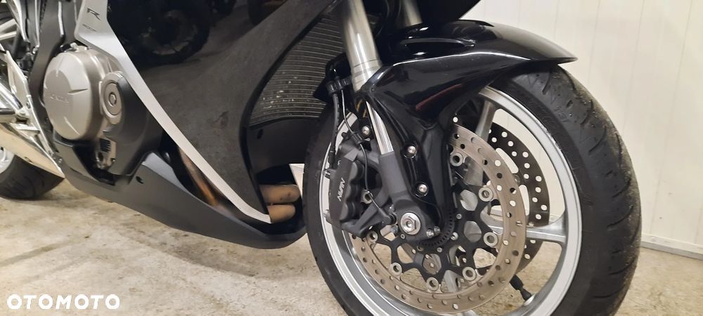 Honda VFR - 2