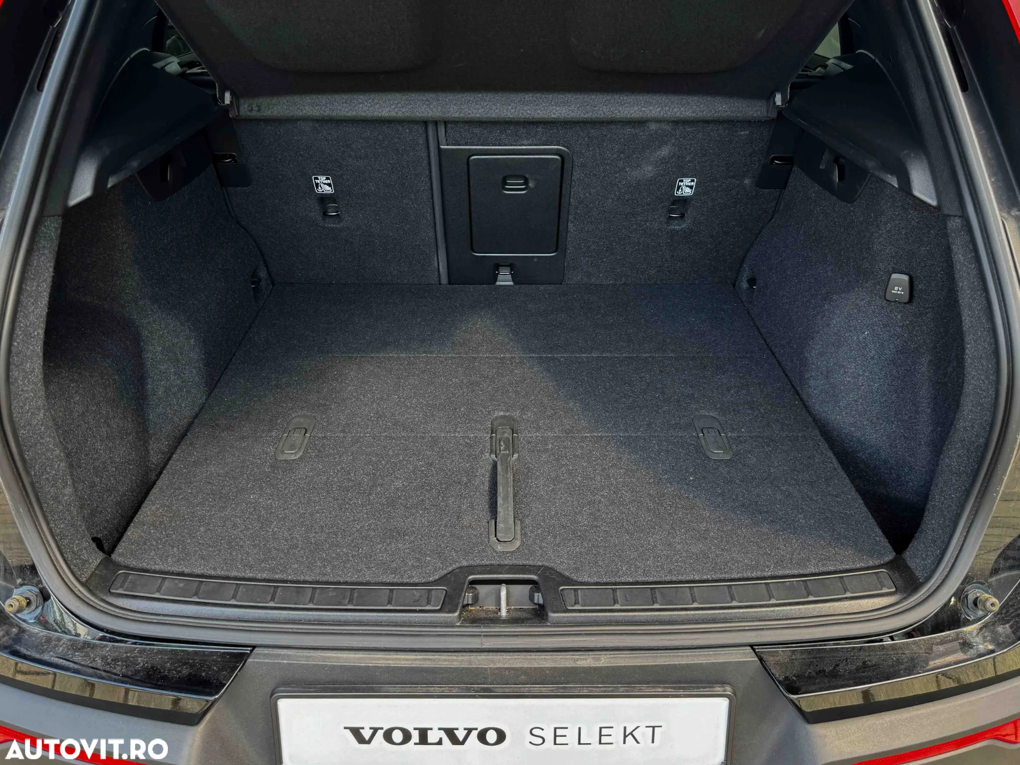 Volvo XC 40 B4 AT8 AWD Mild Hybrid Momentum Pro - 8