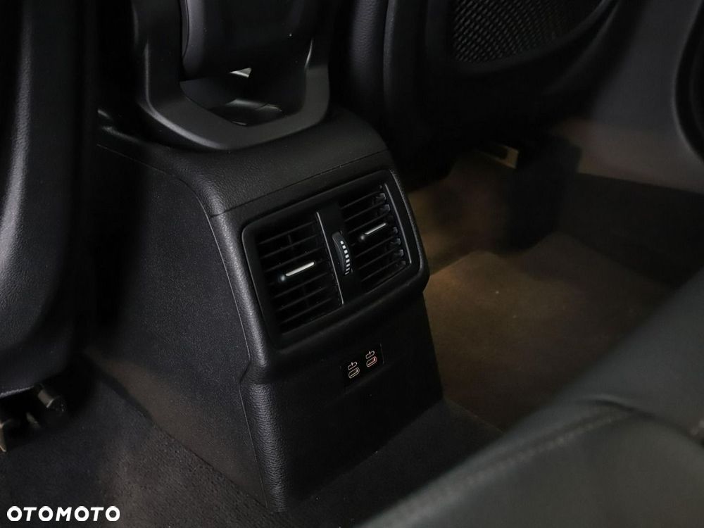 BMW X1 sDrive20i xLine - 36