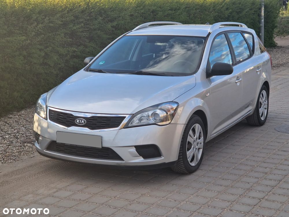 Kia Ceed - 10