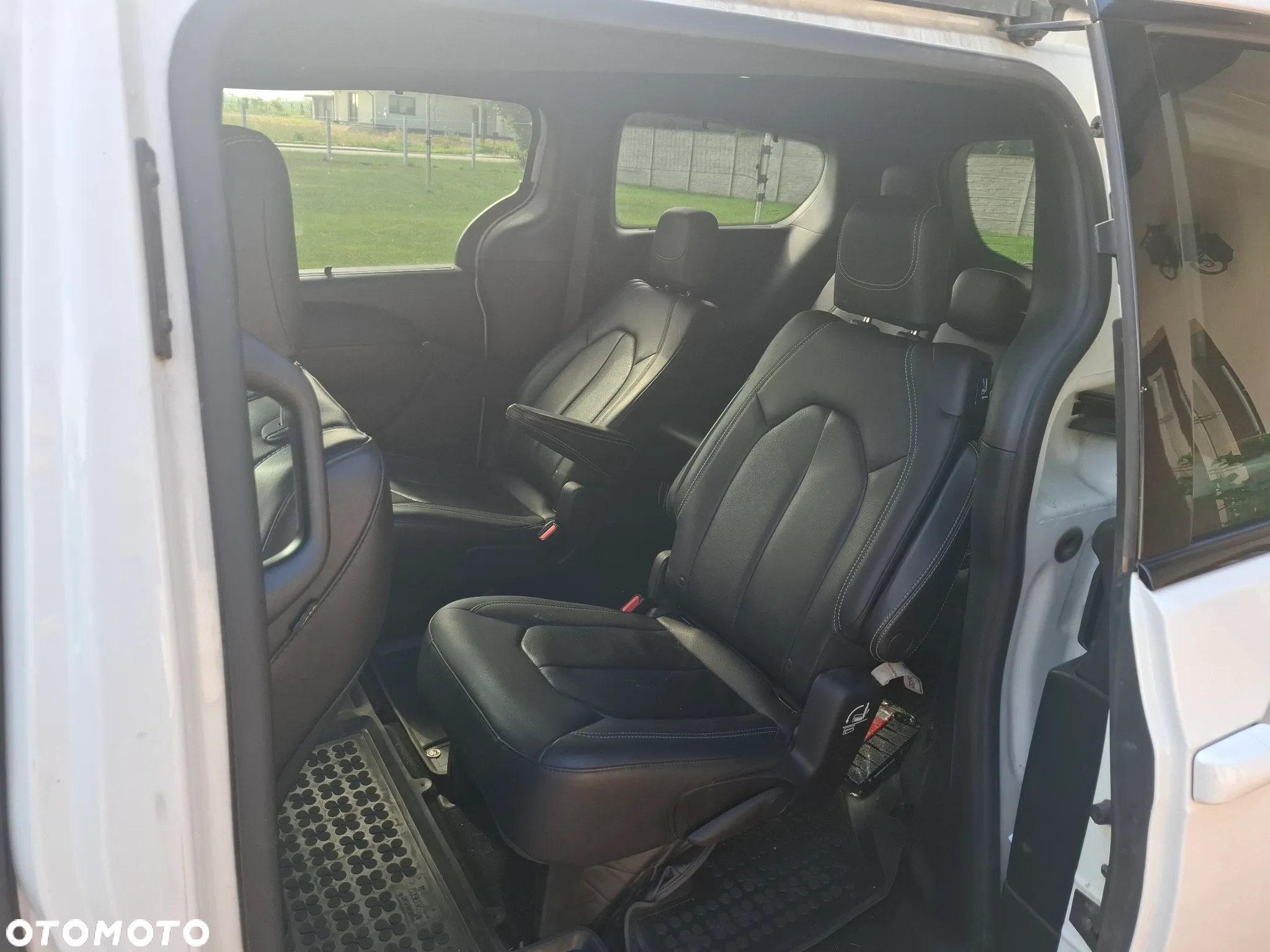 Chrysler Pacifica - 6