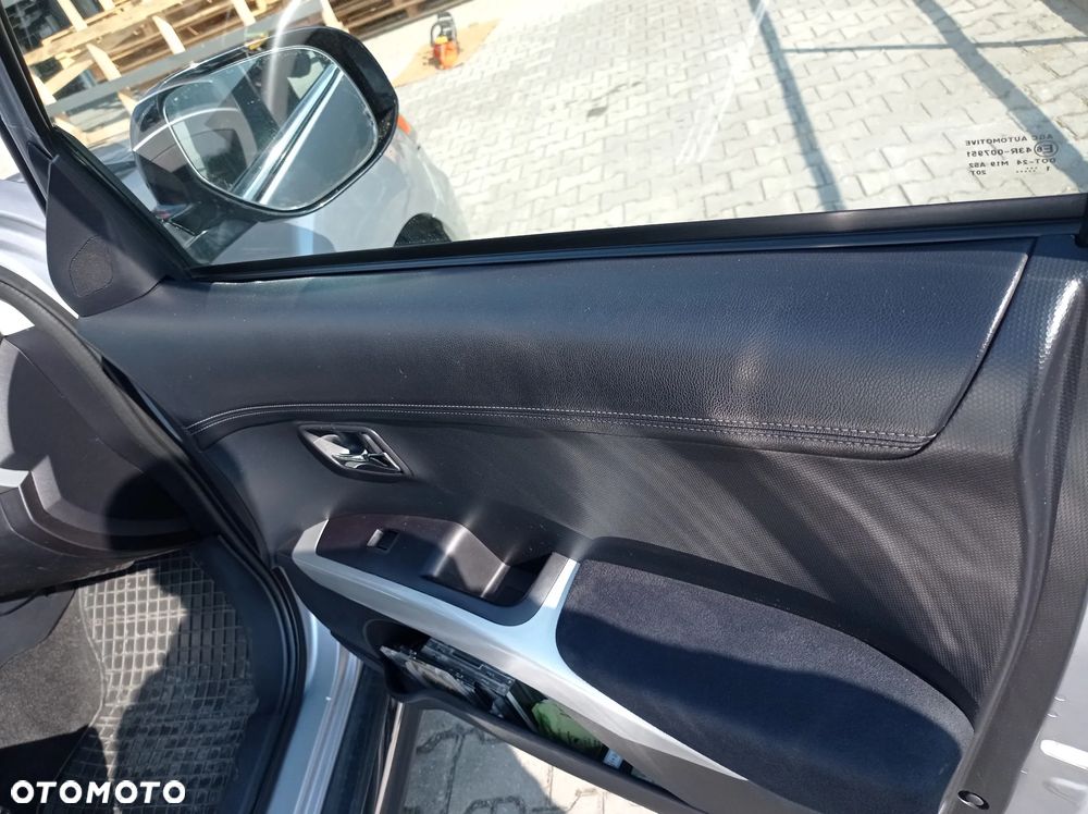 Mitsubishi Outlander 2.0 Intense NAVI 2WD EU5 - 23