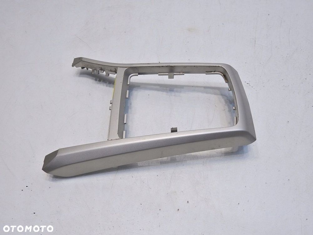 RAMKA OSŁONA ZMIANY BIEGÓW OPEL ASTRA III H - 5