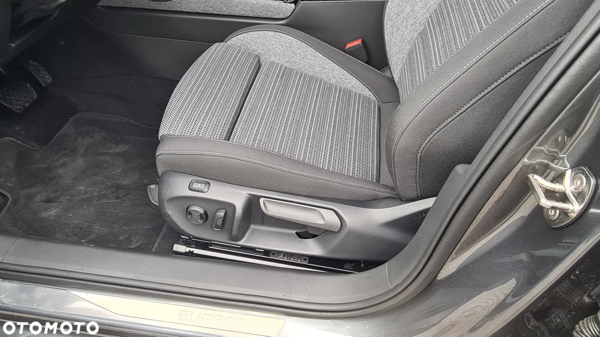 Skoda Superb 2.0 TDI SCR Selection DSG - 11