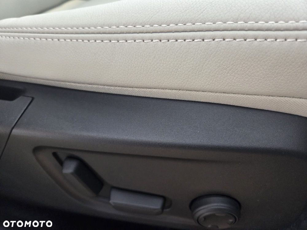 Volvo XC 40 B4 B DKG Ultimate Dark - 16