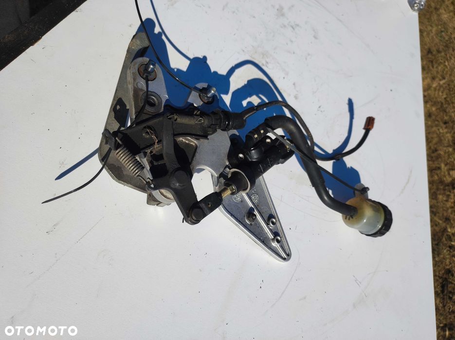 Yamaha FZ6 (2004–2009) Prawy set podnóżka z pompą hamulca tylnego - 9