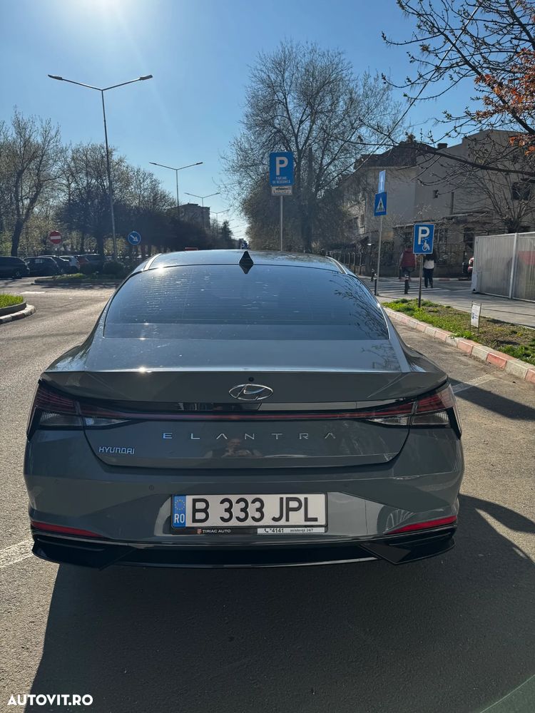 Hyundai Elantra 1.6 l 123 CP 6MT Highway - 8