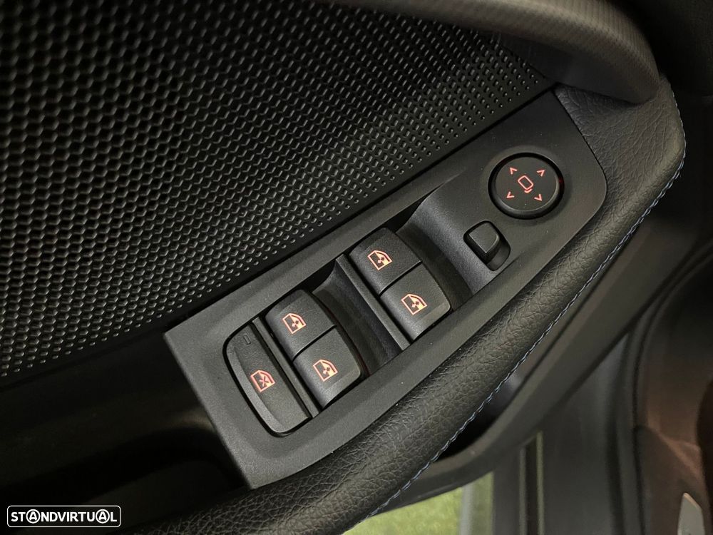 BMW 116 d Pack Desportivo M - 27