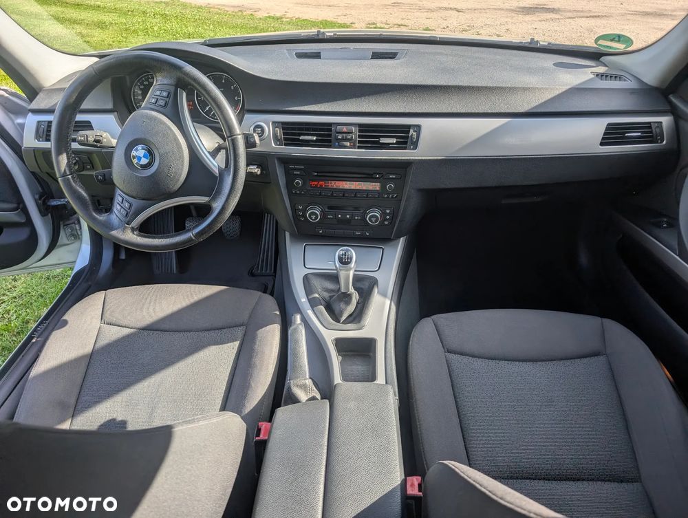 BMW Seria 3 318i - 8