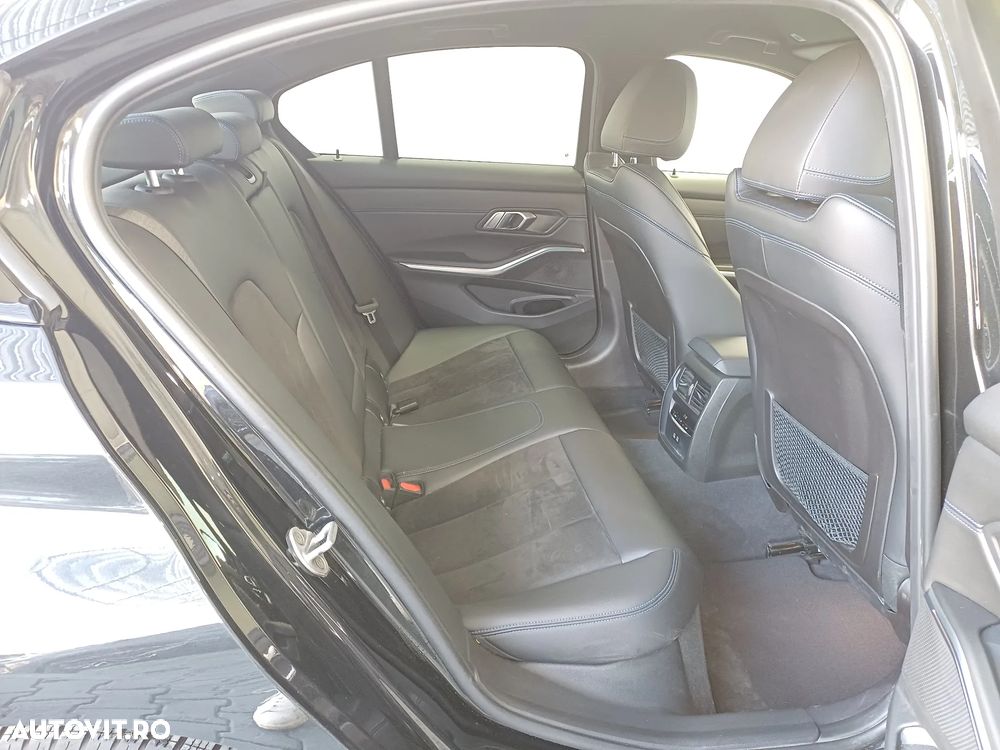 BMW Seria 3 320d xDrive AT M Sport - 30