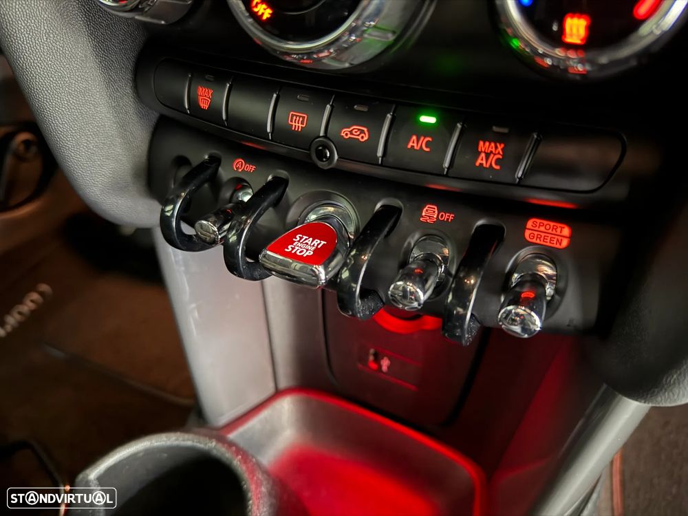 MINI 3 Portas Cooper D Aut. - 28